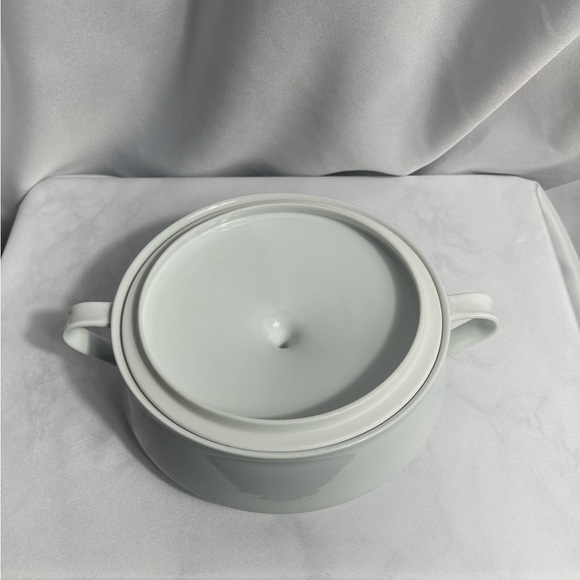 Noritake Angela White Vegetable Dish Round W/ Lid Cook Serveware Collection New - Picture 3 of 9